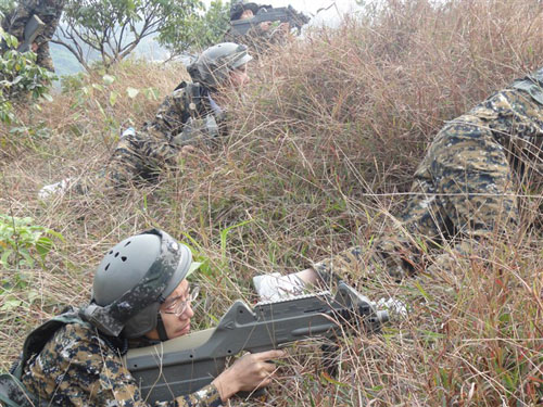 众人激情CS野战风采—匍匐前进